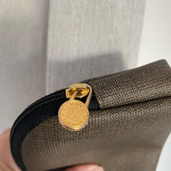 Fendi Vintage Coin Pouch / Zip Purse – Authentic, Excellent Condition - Picture 5 of 11